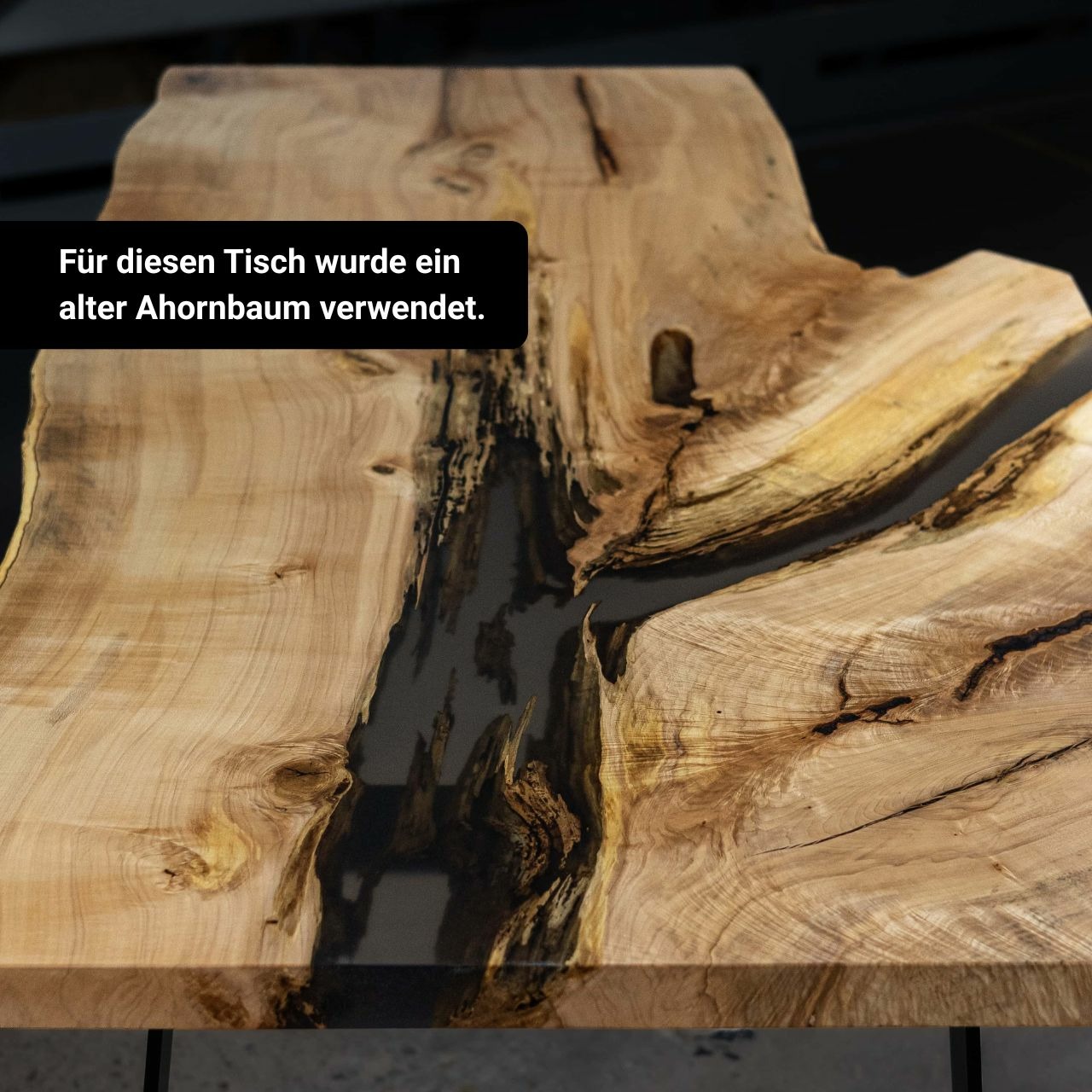 Massiver Holztisch mit Epoxidharz aus einem Stück (Holzart wählbar)
