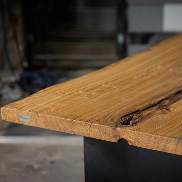 Massiver Holztisch aus einem Stück - Eiche