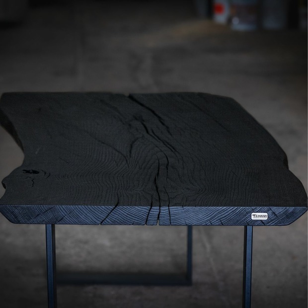 Massiver Holztisch geköhlt aus einem Stück - Eiche