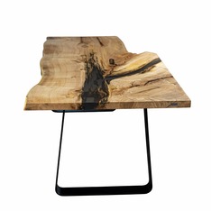 Massiver Holztisch mit Epoxidharz aus einem Stück (Holzart wählbar)