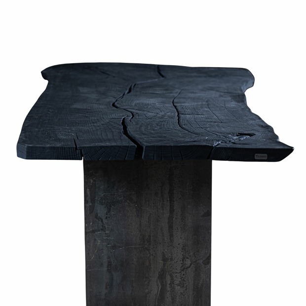 Massiver Holztisch geköhlt aus einem Stück mit Stahlwangen - Eiche