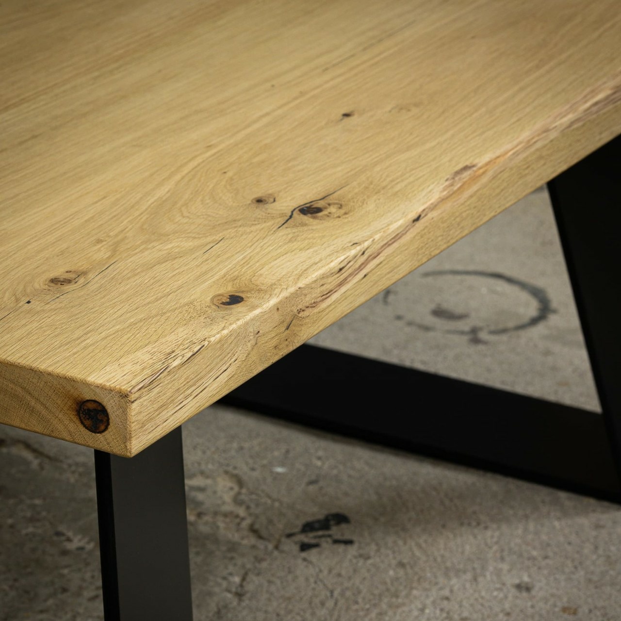 Massivholz Couchtisch Eiche gerade Kante - handgefertigtes Design nach Maß