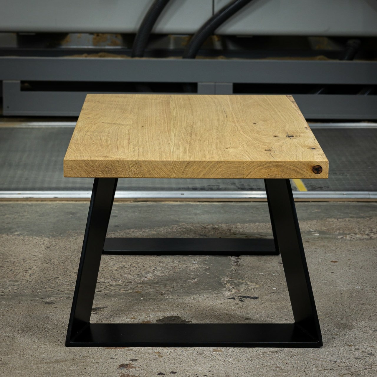 Massivholz Couchtisch Eiche gerade Kante - handgefertigtes Design nach Maß