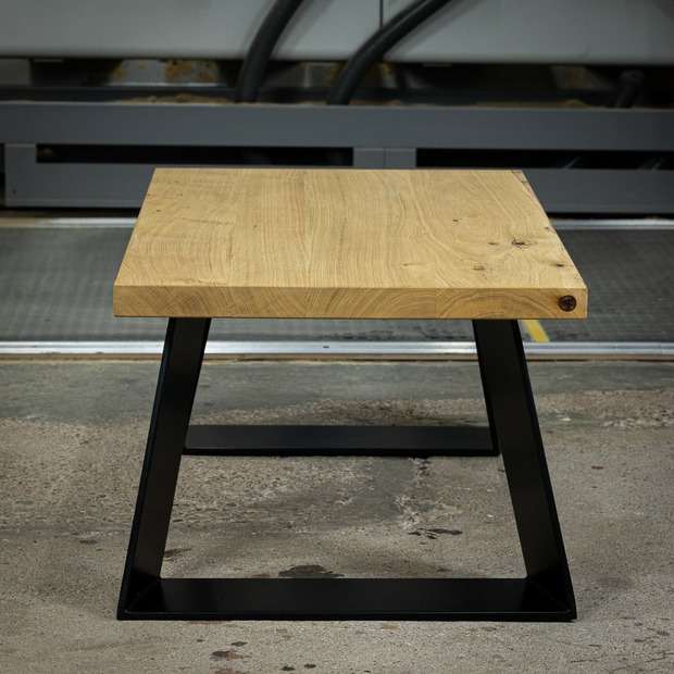 Massivholz Couchtisch Eiche gerade Kante - handgefertigtes Design nach Maß