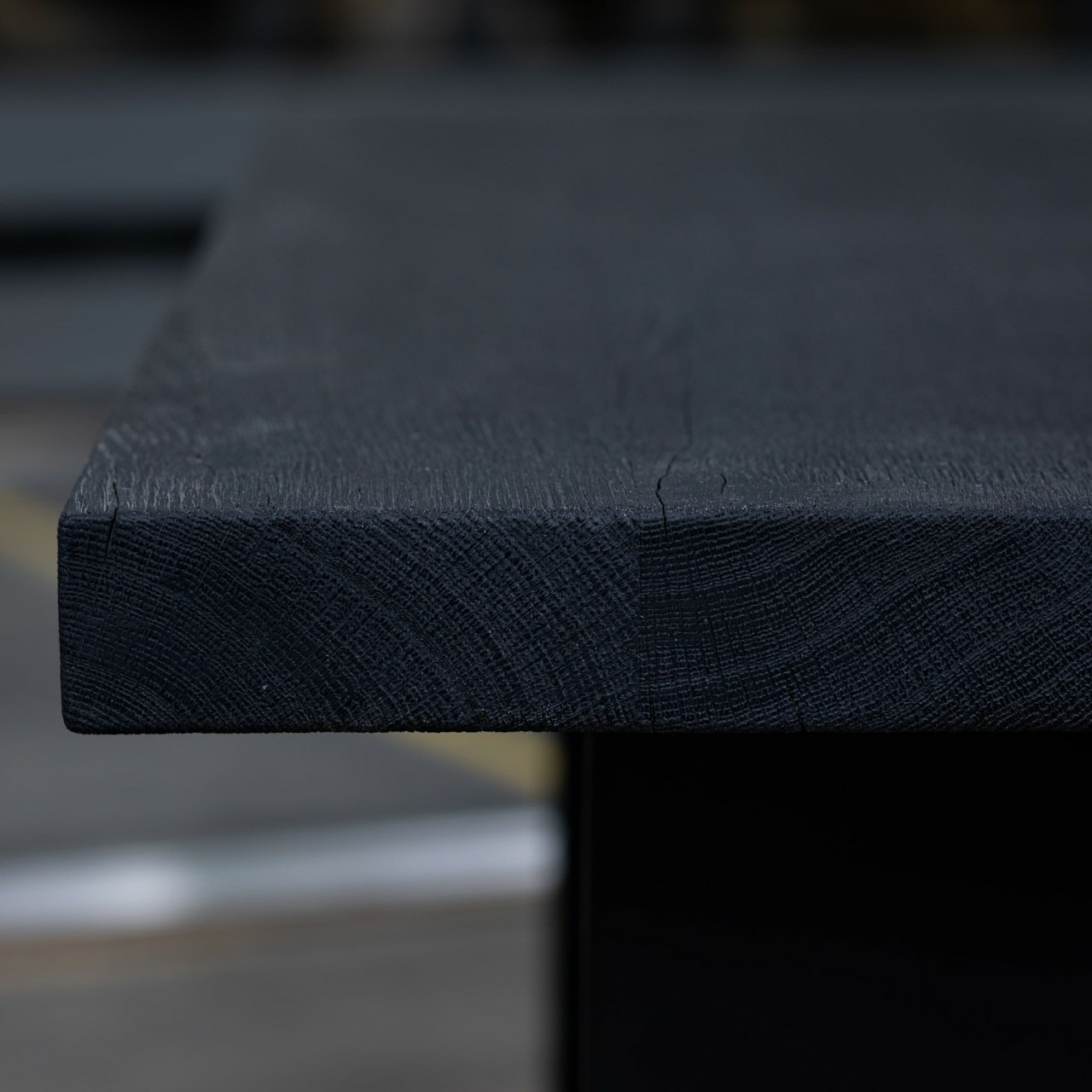 Geköhlter Couchtisch mit gerader Kante nach Maß