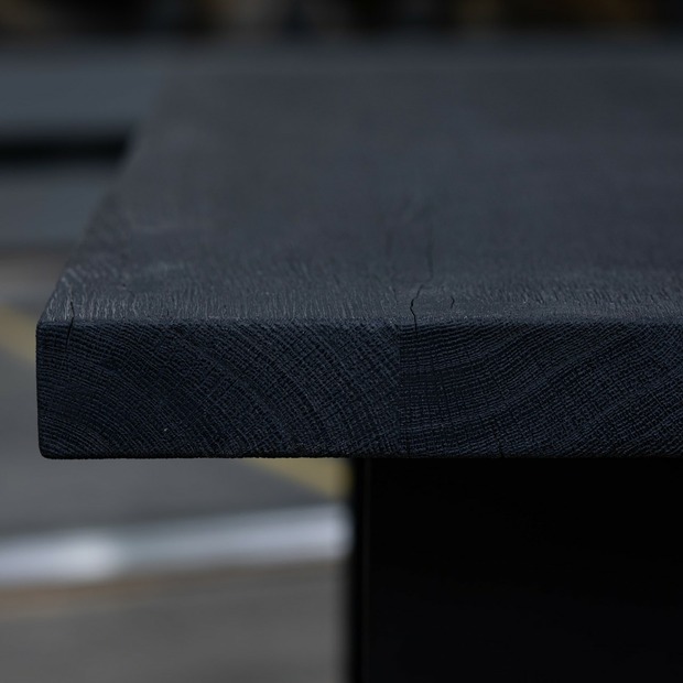 Geköhlter Couchtisch mit gerader Kante nach Maß