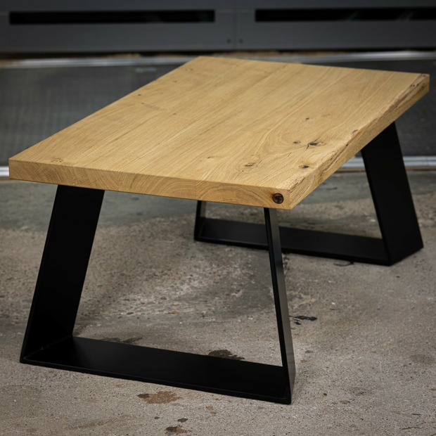 Massivholz Couchtisch Eiche gerade Kante - handgefertigtes Design nach Maß